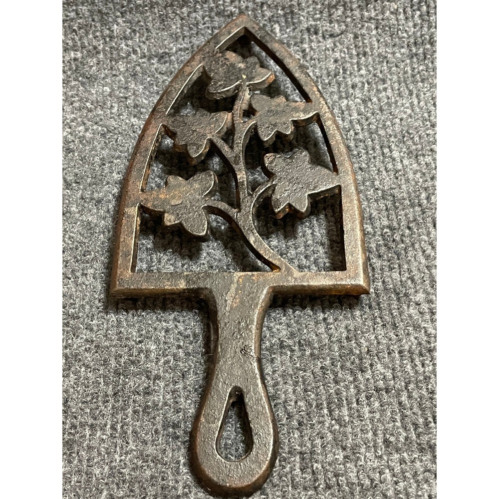 Vintage EMIG T49 Cast Iron Ivy Leaf Sad Iron Trivet Footed Wall Decor Rustic